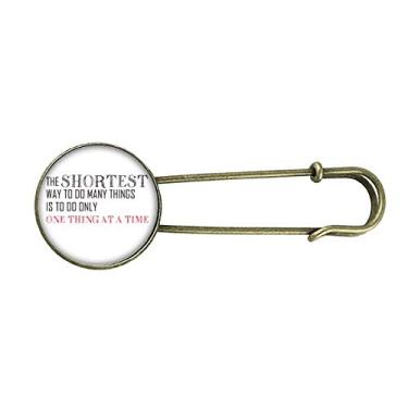 Imagem de Broche de metal retrô com citação Do One Thing A Time is The Shortcut