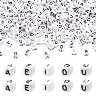 Imagem de Pandahall 300 peças de contas de vogais cúbicas de 8 mm contas quadradas de letra inicial alfabeto AEIOU contas de orifício grande para pulseira da amizade, joias, colares, chaveiros, canetas