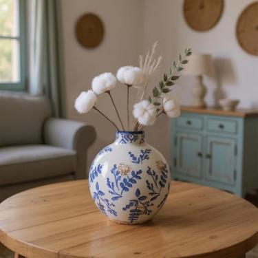 Imagem de Yokiiimakiii Vaso de cerâmica vintage azul e branco, vaso de flores chinoiserie de 15 cm, decoração de flores de fazenda rústica francesa para manto, sala de estar, prateleira de mesa