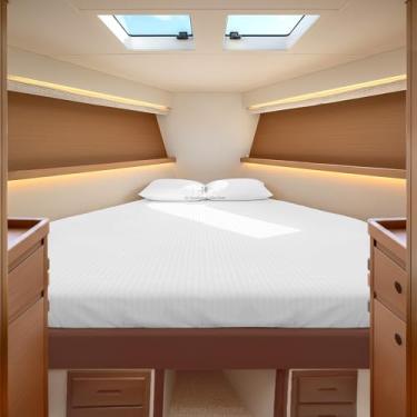 Imagem de JS Sanders Collection Jogo de cama universal em V 100% algodão egípcio The Best Boat V Berth serve para colchões de até 20 cm de profundidade - 600 fios listrados brancos