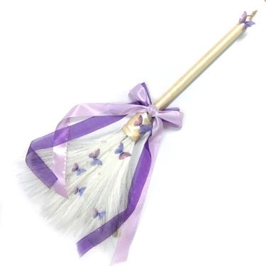 Imagem de Vassoura de casamento para cerimônia de casamento vassoura batedor de 71 cm de altura com palha de grama branca dos pampas, borboleta/fitas roxas (produto final)