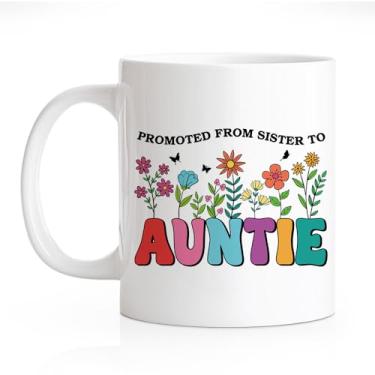 Imagem de RZHV Caneca Auntie Promote From Sister 325 ml, Caneca de café floral engraçada para melhor amiga, presentes de melhor tia, ideia de anúncio de gravidez promovida à tia bebê, presentes para irmãs