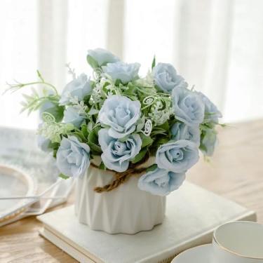 Imagem de TKAS Arranjo de flores falsas em vaso de cerâmica, rosas artificiais de seda sintética, floral pequeno realista de estilo seco, mesa de jantar para decoração de casa de festa de casamento (azul)