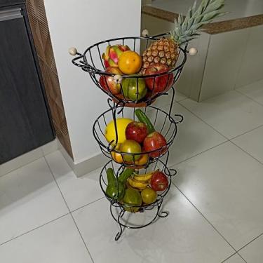 Imagem de Cesto de frutas fruteira de chão redonda de ferro e madeira super resistente e muito espaçosa artesanato rústico para decoração e utilidade da casa