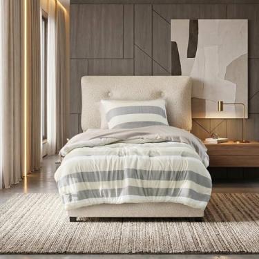 Imagem de Regency Heights Conjunto de edredom listrado tamanho solteiro, microfibra macia, reversível para todas as estações, conjunto de cama neutra em uma bolsa com edredom, lençóis, fronha e fronha