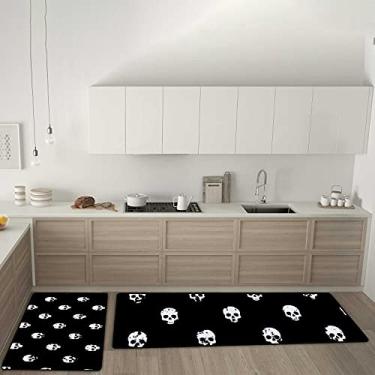 Imagem de Tapetes de cozinha pretos e brancos com estampa de caveiras antiderrapantes conjunto de 2 tapetes, tapete confortável antifadiga para sala de jantar, lavanderia, escritório