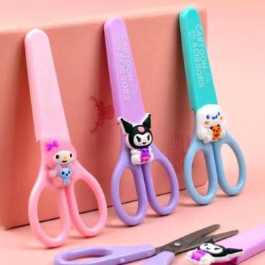 Imagem de Tesoura Escolar Sem Ponta Com Suporte Turma Da Hello Kitty - STORE BIR