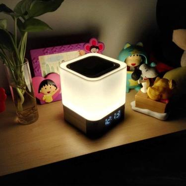 Imagem de Luz noturna - 5 em 1 Lâmpada de cabeceira com alto-falante Bluetooth, controle de toque e bateria de 4000mAh, despertador do calendário digital 12/24H, suporte TF e Cartão SD, Melhor para Quartos Kids