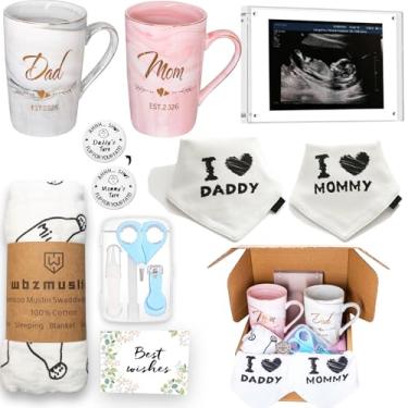 Imagem de Mugpie Presentes de gravidez para novos pais 2026 - Cesta de presentes de primeira mãe para chá de bebê Anúncios de revelação de gênero - Mamãe e papai EST 2026 Canecas Moldura de ultrassom Decisão