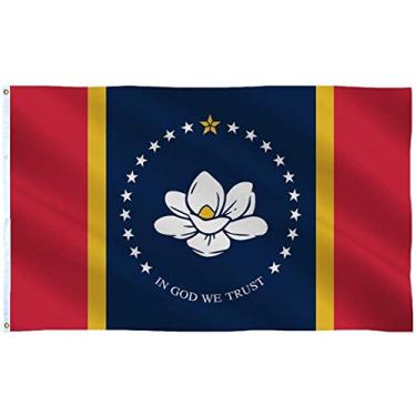 Imagem de KEAIDO Nova bandeira do estado do Mississippi, em Deus We Trust Nova bandeira de magnólia 9,5 x 1,5 m com ilhós de latão, banner para pendurar a bandeira do estado do MS para a porta da frente e garagem, quintal ao ar livre, impresso em dois lados