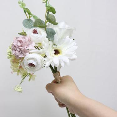 Imagem de Zerzsy Buquê de flores de peônia branca artificial com caule de folhas verdes, buquê de flores de seda, peônias falsas, arranjos de flores, vaso para decoração de mesa de centro de mesa, festa de