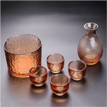 Imagem de JOEUQK Conjunto de saquê de cerâmica, conjunto de saquê de vidro japonês, copo de saquê transparente moderno usado para festa em casa e ótimos presentes, 4 xícaras de saquê + 1 pote de saquê + 1 copo