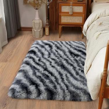 Imagem de Ailyei Tapetes macios para corredores de quarto, 5 x 7 cm preto e branco felpudo tapete antiderrapante para dormitório de cabeceira, tapete peludo longo e felpudo para berçário e sala de estar