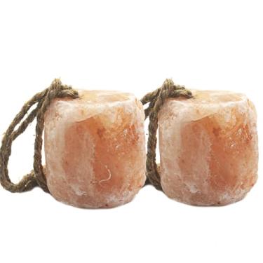 Imagem de MUYG Pacote com 2 blocos de minerais naturais para lamber sal do Himalaia na corda para cavalos, gado, veado, cabra e outros animais de longa duração original rosa sal lamber (2,2-3 kg)