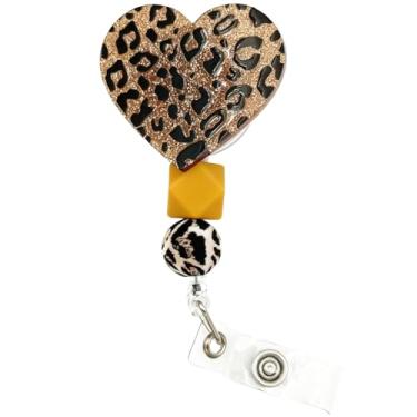 Imagem de Carretel de crachá de coração de leopardo de guepardo – porta-identidade retrátil com contas de glitter, cordão elegante com clipe de impressão animal para enfermeiros, professores e funcionários de