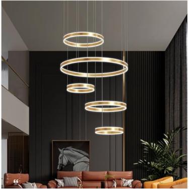 Imagem de Luminária Pendente Moderna de LED para Mesa de Jantar, Lustre de 5 Anéis com Controle Remoto e Luzes Reguláveis, em Metal e Acrílico, com Altura Ajustável, Ideal para Sala de Estar, Cozinha