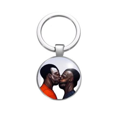 Imagem de Chaveiro Dois Homens Negros se beijando temática LGBTQIA+ - RECANTO AS