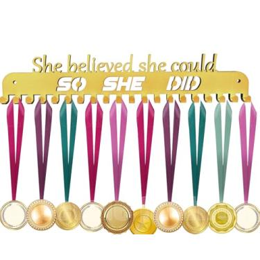 Imagem de Lapetale Fashion Suporte de medalha Gold She Believed She Could SO SHE DID para todos os esportes, suporte de medalha de aço metálico, suporte de medalha de ginástica para meninas em 40,64 cm de comprimento