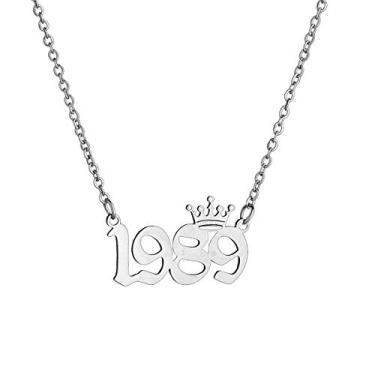 Imagem de MICOMAKA Número de ano de nascimento com colar de coroa, inglês antigo, joia de aniversário memorável para mulheres e meninas, joia de aniversário personalizada, pingente de aço inoxidável de ouro