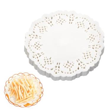 Imagem de Pacote com 140 guardanapos de papel de renda branca redonda de 11,4 cm, forros decorativos para talheres de casamento