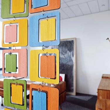 Imagem de MidModArt 40 peças de painéis de divisão de quarto suspensos de PVC arte de parede moderna de meados do século, divisórias decorativas de textura de madeira colorida MCM para quarto de jantar estudo