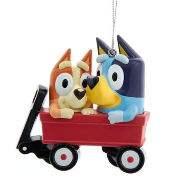 Imagem de Ornamento padrão Kurt Adler Bluey e Bingo em vagão vermelho