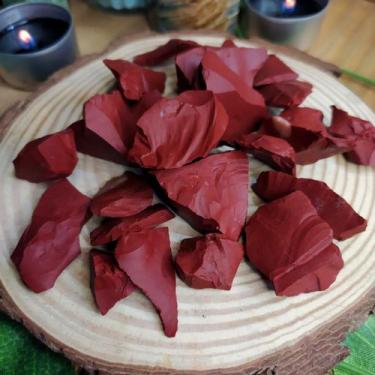 Imagem de Pedra jaspe vermelho bruto 1 a 3 cm- purifica e protege o ambiente - c