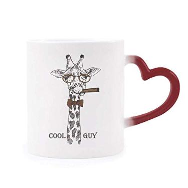 Imagem de Caneca de grés vermelha com desenho de girafa marrom sensível ao calor