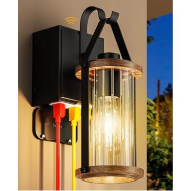 Imagem de NookNova Luz de varanda com saída GFCI Luzes externas do crepúsculo ao amanhecer, 1 pacote para casa, à prova d'água, luminárias externas, madeira, vidro, varanda, garagem, preto