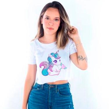 Imagem de Camiseta Cropped Unicornio Colorido Sentado Segurando Varinha Coracao