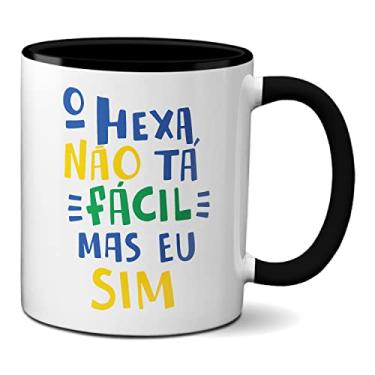 Imagem de Caneca O Hexa Não Tá Fácil Mas Eu Sim Brasil Verde Amarelo (Preta)