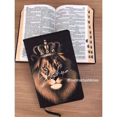 Imagem de Bíblia sagrada Leão coroa Letras gigantes com Harpa avivada e corinhos