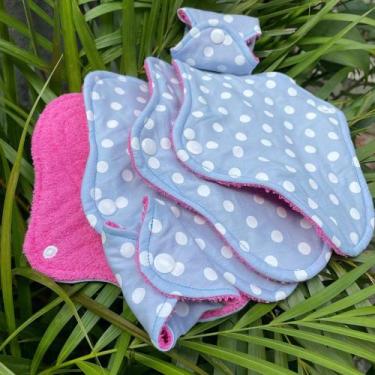 Imagem de 6 unidades de absorventes de pano e reutilizáveis para fluxo intenso e