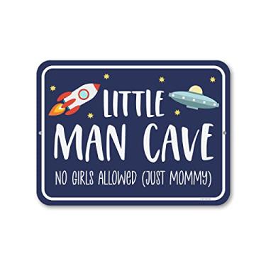 Imagem de Honey Dew Gifts Placa de banheiro Little Man Cave 'No Girls Allowed, Just Mommy' 23 x 30 cm, presente de inauguração, decoração de quarto de bebê, decoração de sala de jogos, HDG-1461