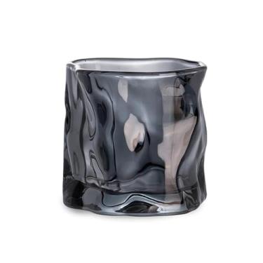 Imagem de 1 copo de uísque de vidro cinza esfumaçado, design ondulado moderno, utensílios decorativos