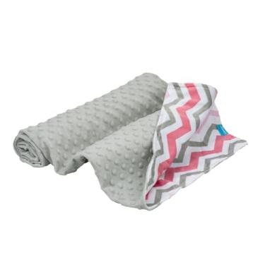 Imagem de Manta Infantil Macia, Padrão Chevron Rosa e Cinza, 100% Poliéster, 75 x 100 cm, Textura Bolinhas, Para Berço e Carrinho