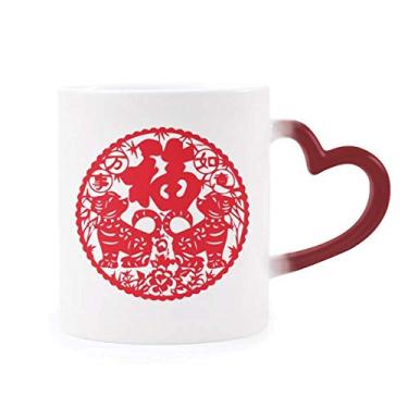 Imagem de Caneca de grés com corte de papel para cachorro de ano novo chinês sensível ao calor que muda de cor vermelha