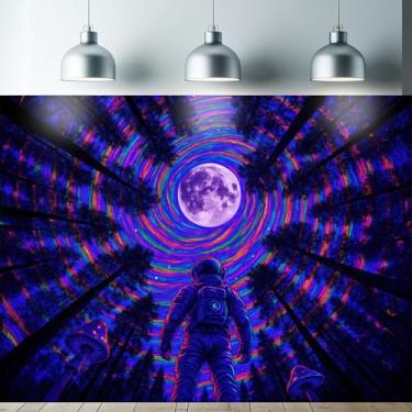 Imagem de Starlit Patio Tapeçaria Astronauta Luz Negra Floresta Trippy Moon Vortex UV Reactive Galaxy Wall Hanging Psychedelic Space Poster Fluorescente Sci Fi Room Decor for Bedroom Dorm Gaming Lounge 78 x 59