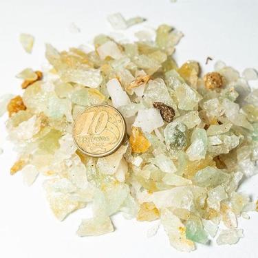 Imagem de Cascalho Bruto Pedra Onix Verde Mesclado 15mm Pacote 200g - Cristaisde