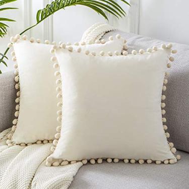 Imagem de Capas de almofada decorativas com pompons e partículas macias de veludo sólido para sofá quarto carro, pacote com 2, Creme, 20"x20"