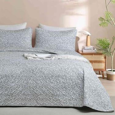 Imagem de Nanko Conjunto de colcha queen tamanho casal 3 peças, colchas de folhas florais brancas e cinzas, colchas de cama macias e leves, conjuntos de cama com edredom acolchoado fino para mulheres e homens,