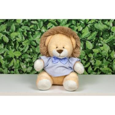 Imagem de PELUCIA SAFARI LEÃO PROVENCE 22 CM - PARA DECORAÇÃO (Camiseta e gravata xadrez de azul)