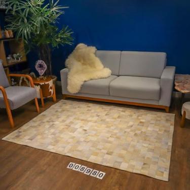 Imagem de Tapete de Couro Quadriculado Champanhe 2x1,5m com placas de 7x7cm