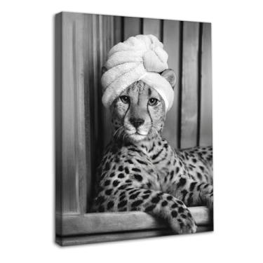 Imagem de Dazzlewall Arte de parede engraçada emoldurada de guepardo, estampa de leopardo na banheira, pôster de decoração de parede animal preto e branco bem-humorado para banheiro, 30,5 x 40,6 cm