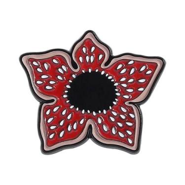 Imagem de Broche De Esmalte Com Flores Vermelhas E Luzes De Natal, Tema De Série