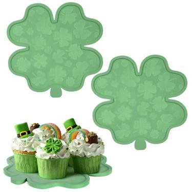 Imagem de AQQHSAIN 2 peças, pratos em forma de trevo de quatro folhas, travessas e bandejas de madeira para servir no dia de São Patrício, prato de doces verdes, tábua de charcutaria para decoração de casa com