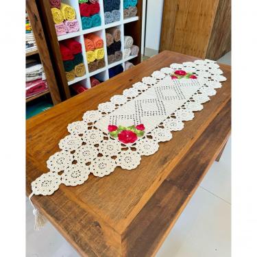 Imagem de Caminho de Mesa Artesanal em Crochê com Flores de Algodão 1,65MX45CM Vermelho