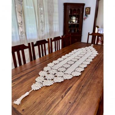 Imagem de Caminho de Mesa Crochê Artesanal com Rosas Caseadas Algodão 1,80MX50CM Cru
