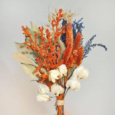Imagem de Buquê de flores desidratadas rabo de gato laranja