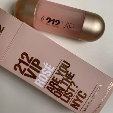 Imagem de Carolina Herrera 212 Vip Rose Hair Mist Perfume para os cabelos 30ml Importado
